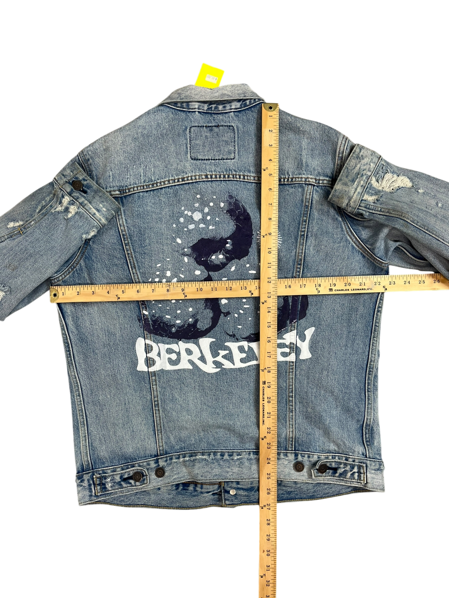 L Levi’s Distressed Ghostberry