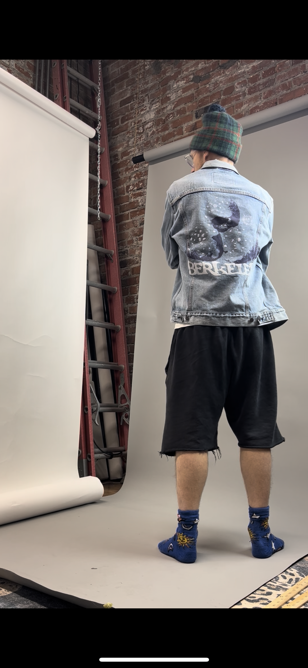 L Levi’s Distressed Ghostberry