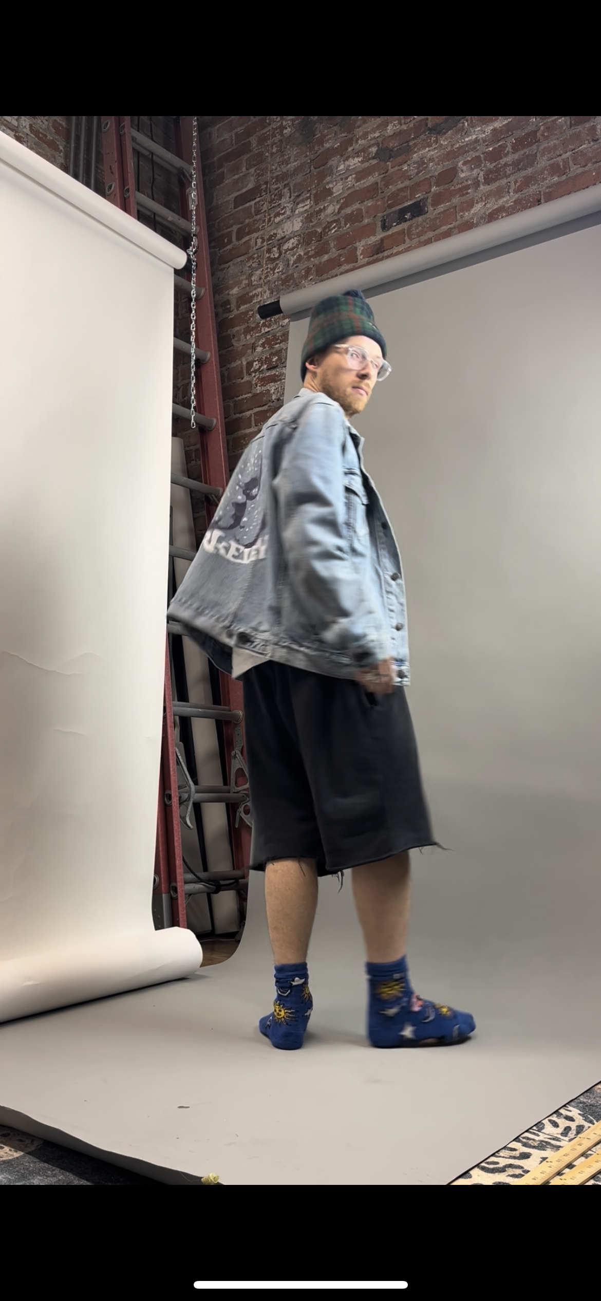 L Levi’s Distressed Ghostberry